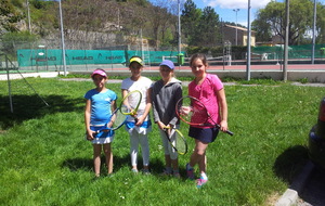 De G à D (Digne) Lia et Mariam ABRAHAMYAN, (Reillanne) Chloé UNSAIN et Daisy COIC